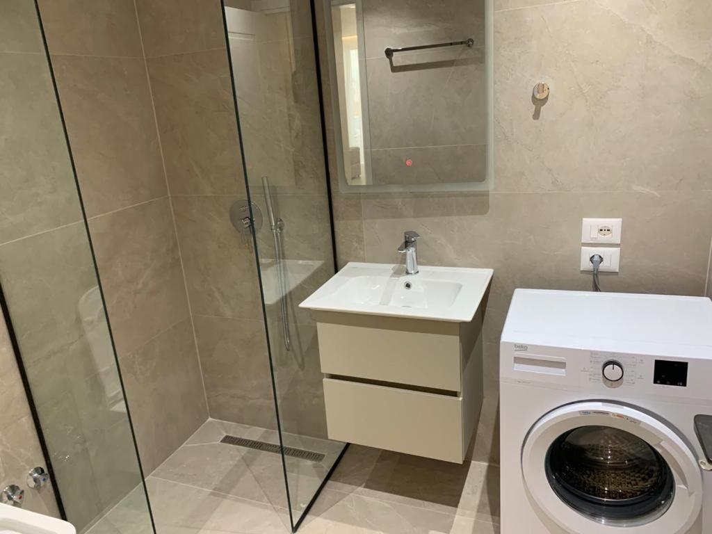 Delfin Apartamento Sarandë