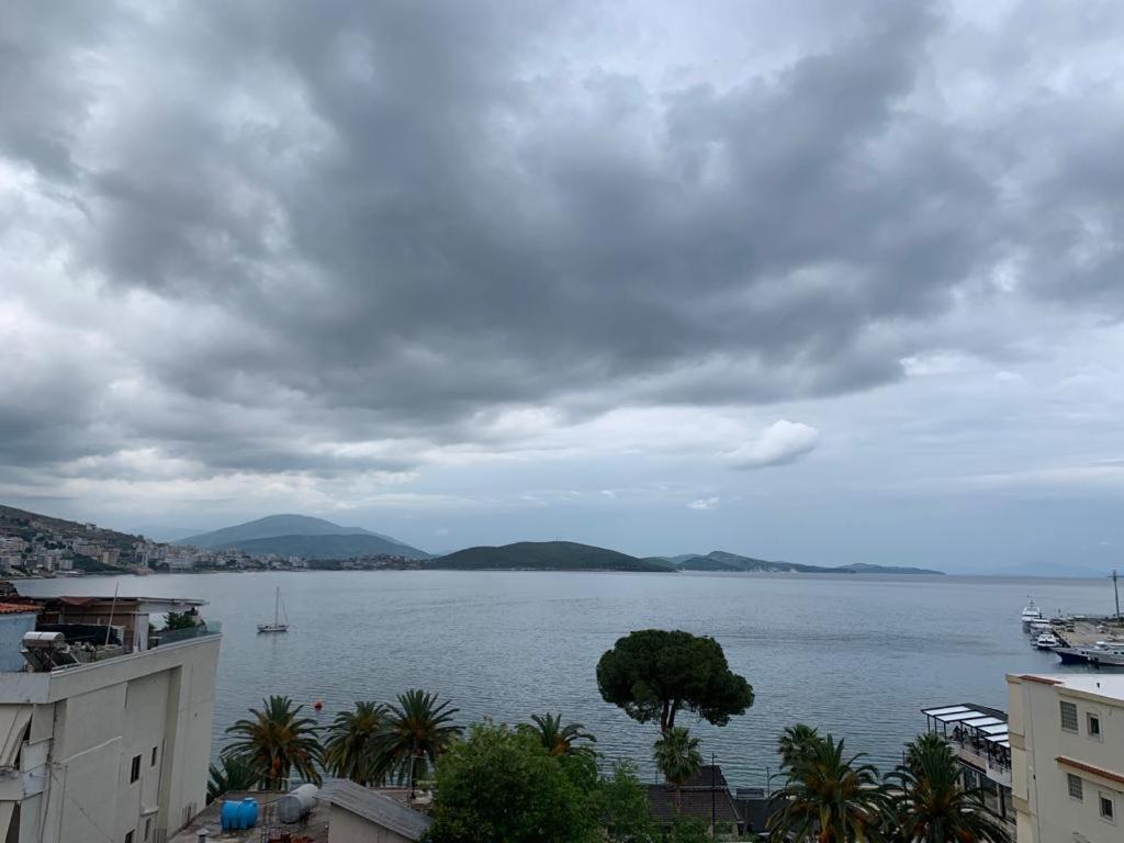 Delfin * Sarandë