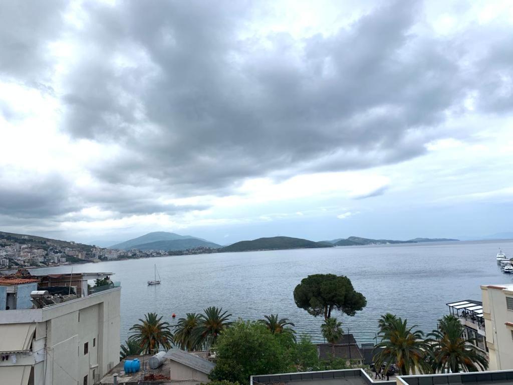 Delfin Sarandë