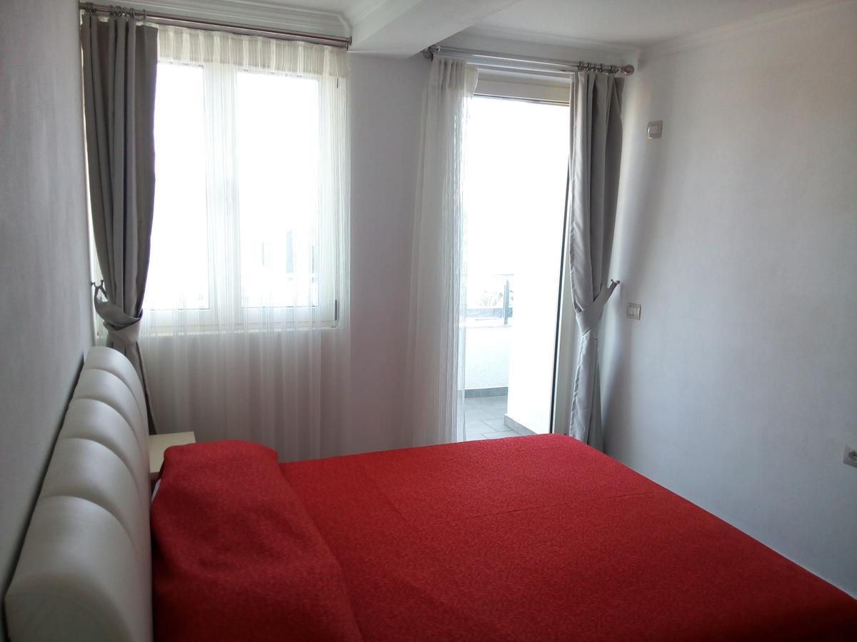 Delfin * Sarandë