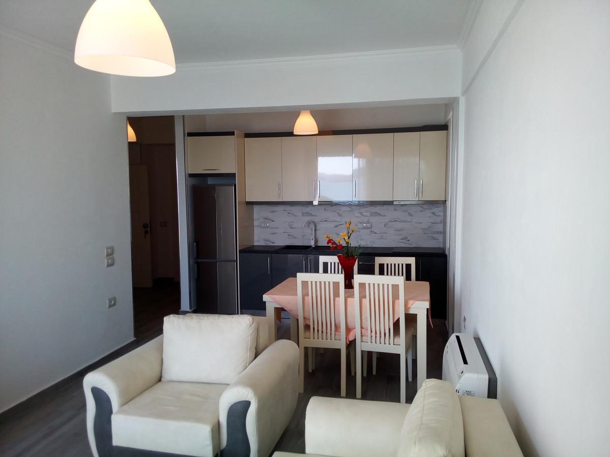 Delfin * Sarandë