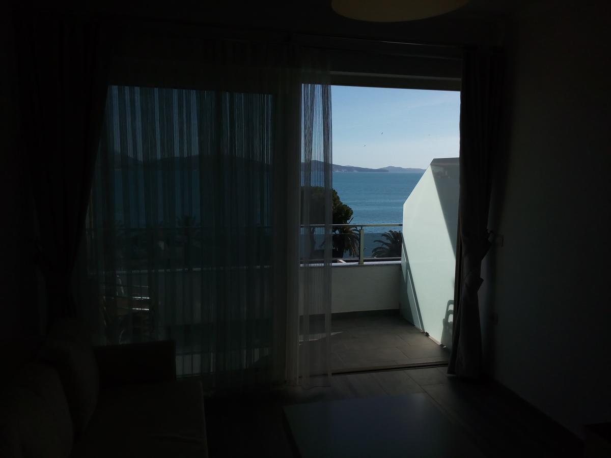 Delfin * Sarandë
