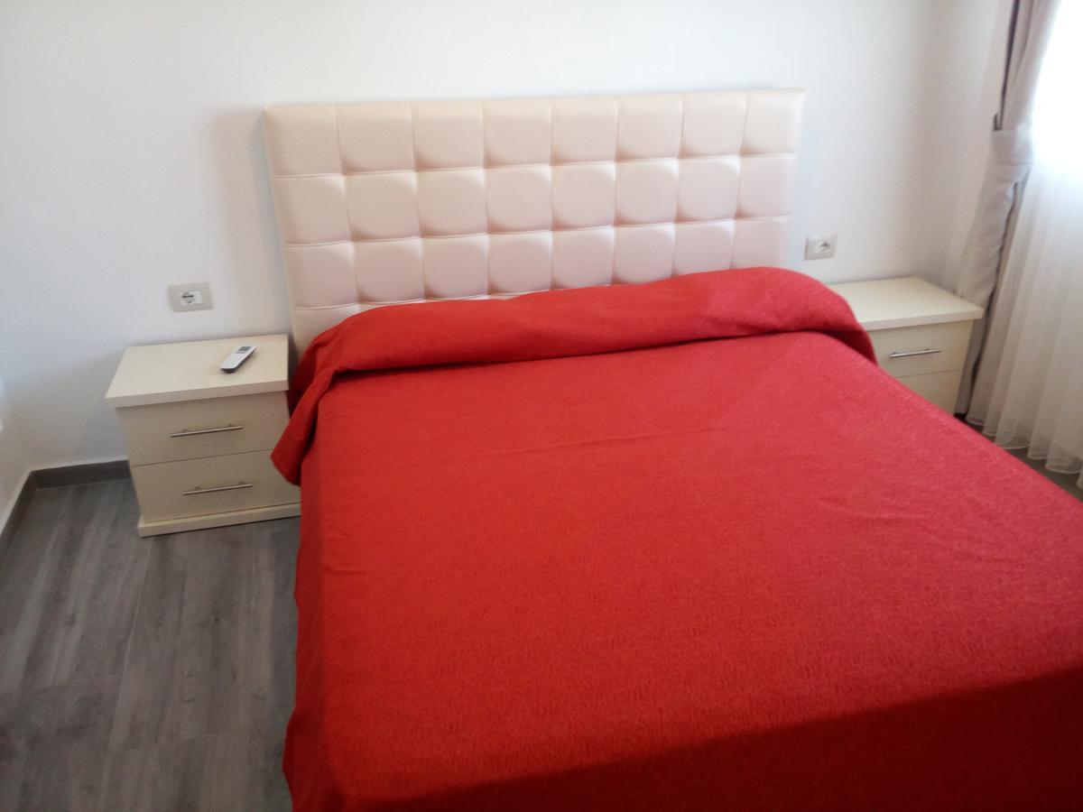 Delfin * Sarandë
