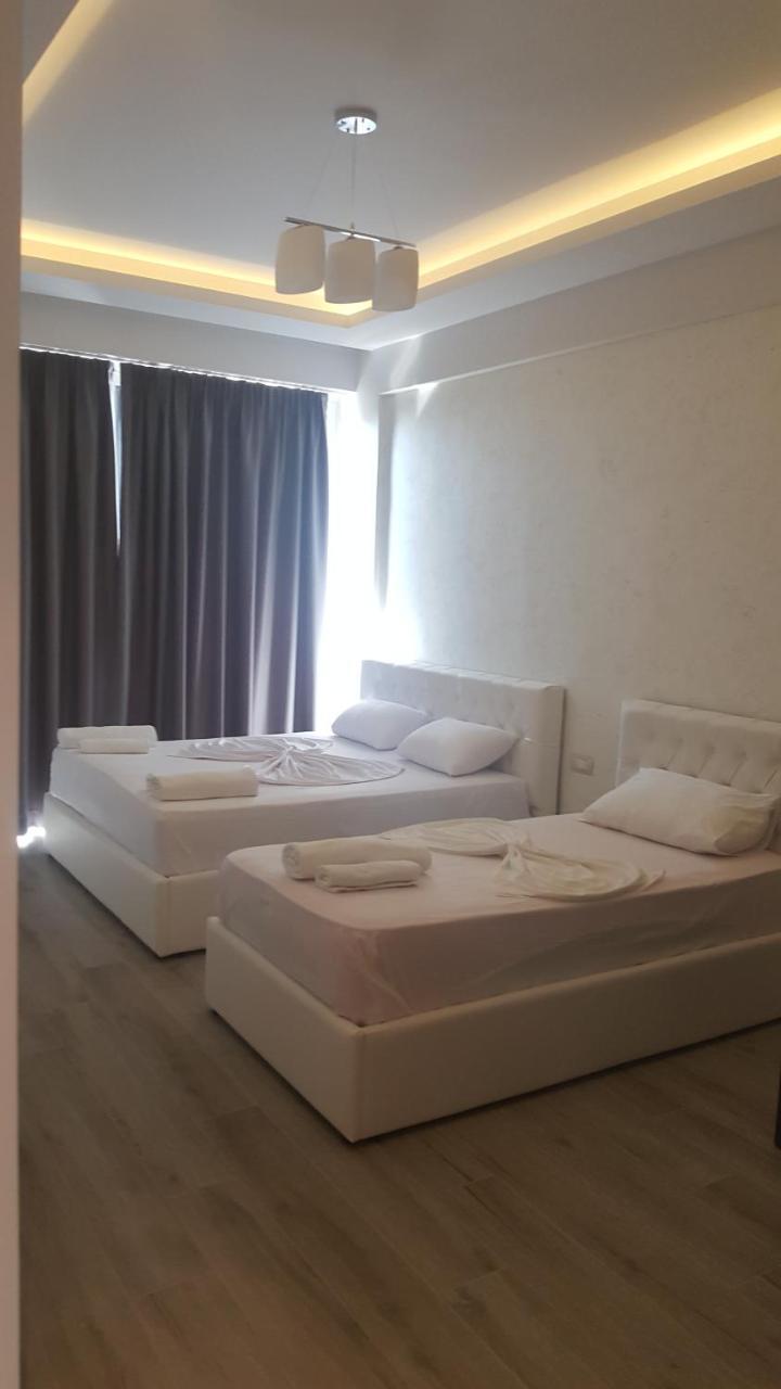 Delfin Sarandë